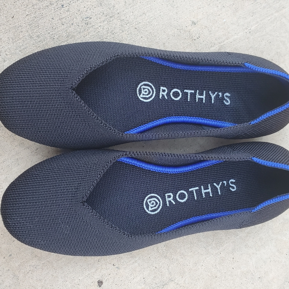 Rothy's flats black solid size 6 (like new!)
